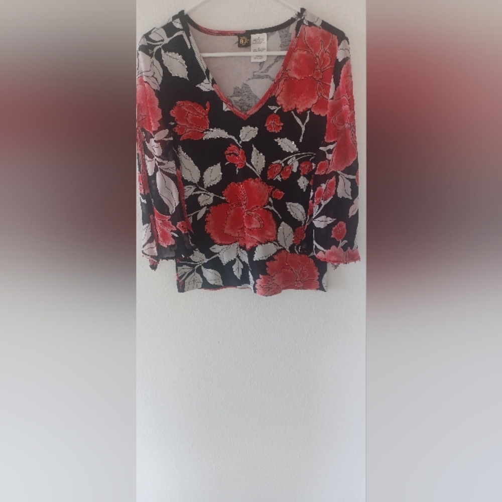 Floral V-Neck Top - Red and Black Floral M
